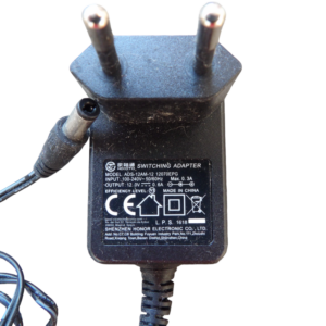 Alimentador 12v dc 0,6A de ocasión