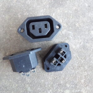 [LIQUIDACIÓN] Conector clavija iec hembra panel