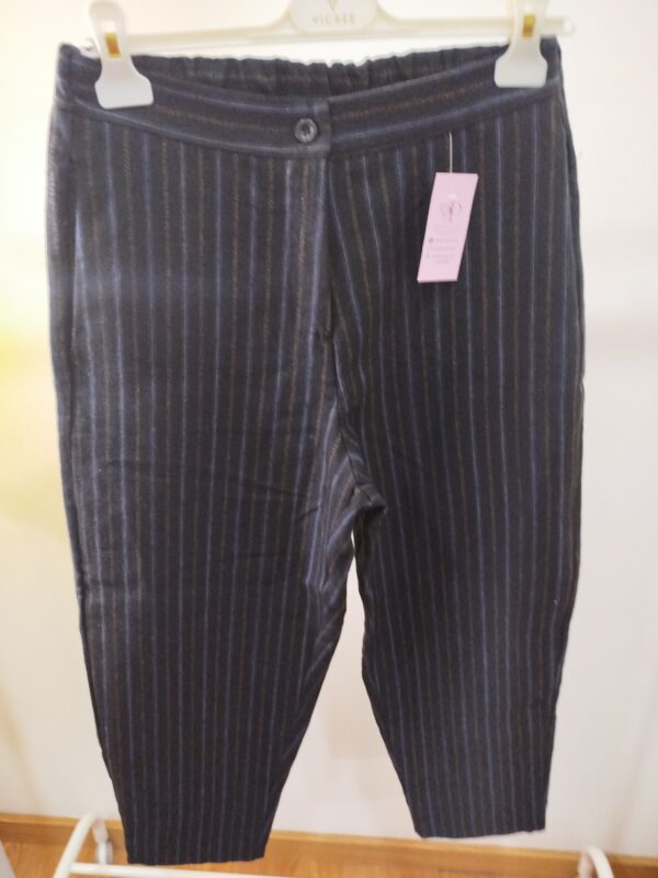 Outlet Pantalón con rallas