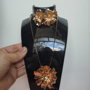 Conjunto pendientes y colgante