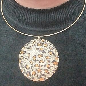 Collar leopardo color oro