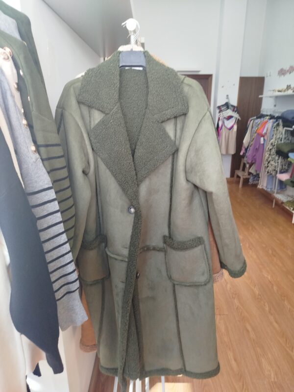 Gabardina de borrego solo disponible en verd - Imagen 3