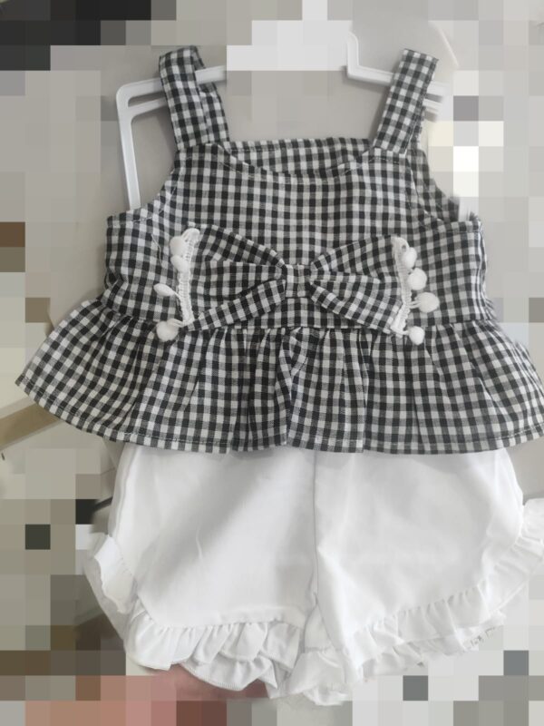 CONJUNTO 2PZAS CUADRO VICHY NEGRO Y PANTALON BLANCO( VIENE GRANDE) - Imagen 3
