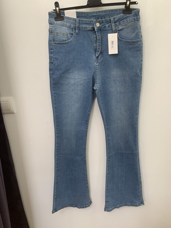 Pantalón vaquero Oscuro campana - Imagen 3