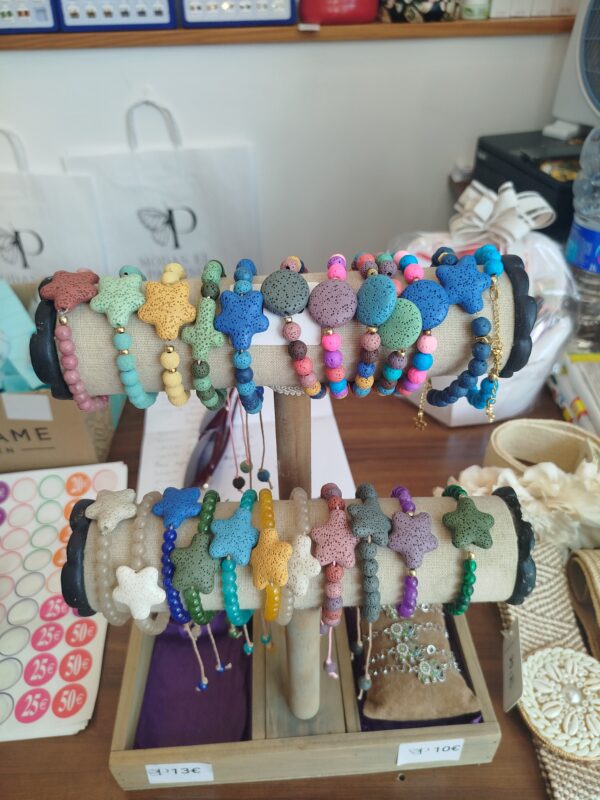 Collares de piedra volcánica y pulseras variedad en colores. - Imagen 5