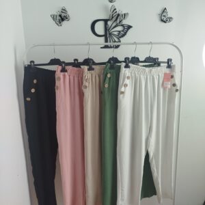 Pantalón fino con botones
