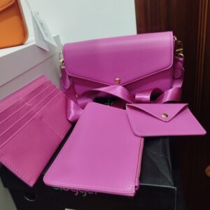 Bolso con accesorios