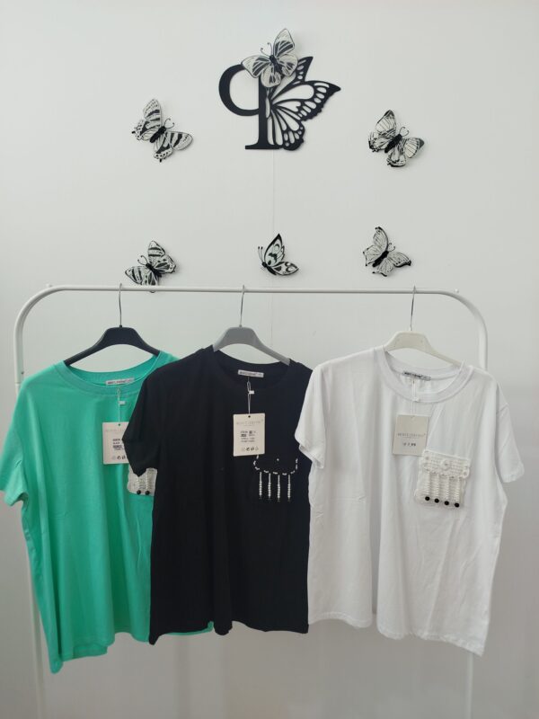 Camiseta con bolsillo en crochet